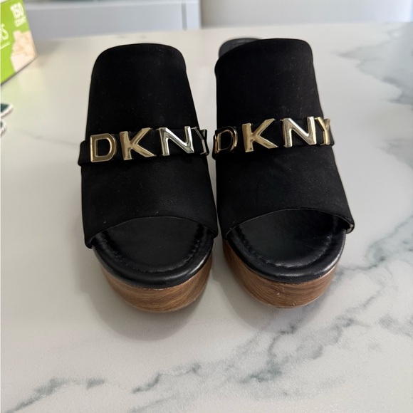 DKNY Women's Black platform Sandals size 7m - Picture 1 of 5